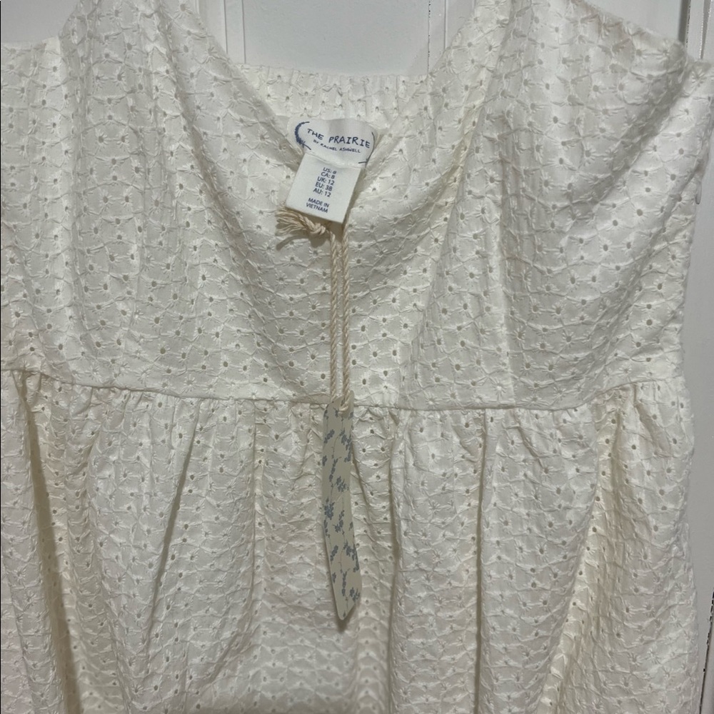Cute white dress, new with tags